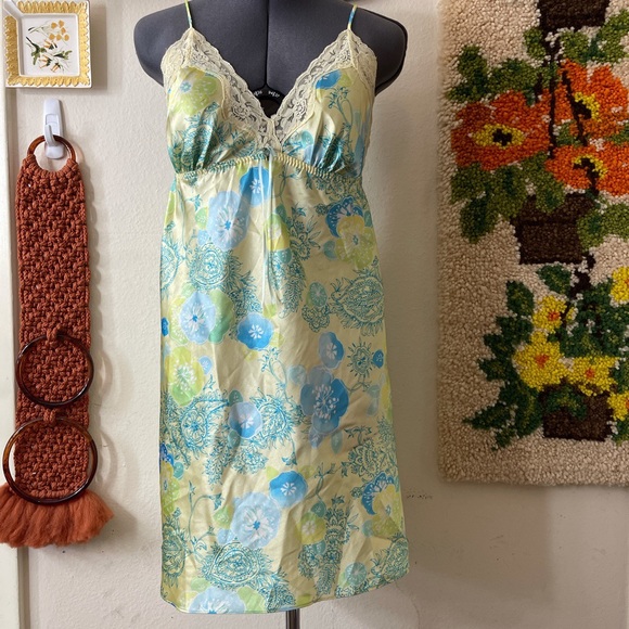 Stunning Y2K Slip Dress - Picture 4 of 4